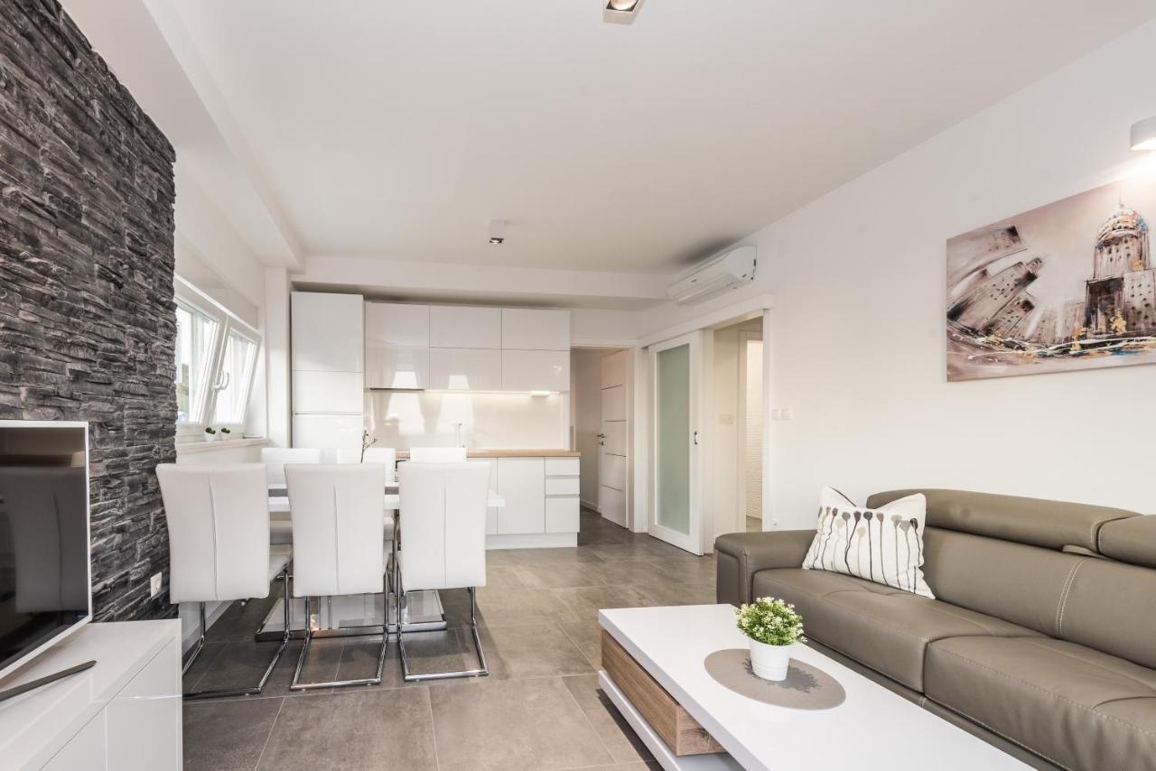 Villa Magnifica Apartments With Pool Novalja Εξωτερικό φωτογραφία
