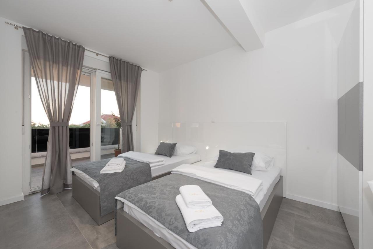 Villa Magnifica Apartments With Pool Novalja Εξωτερικό φωτογραφία