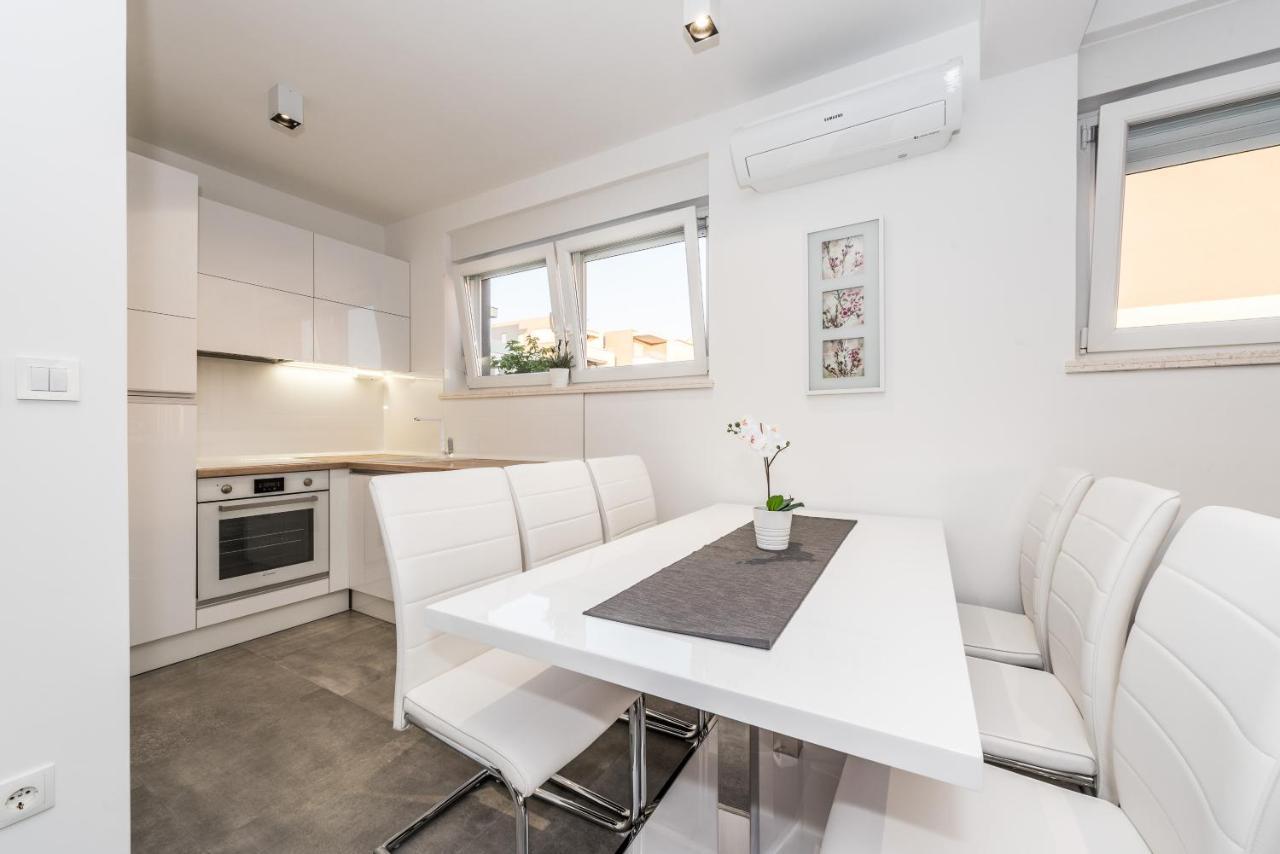 Villa Magnifica Apartments With Pool Novalja Εξωτερικό φωτογραφία