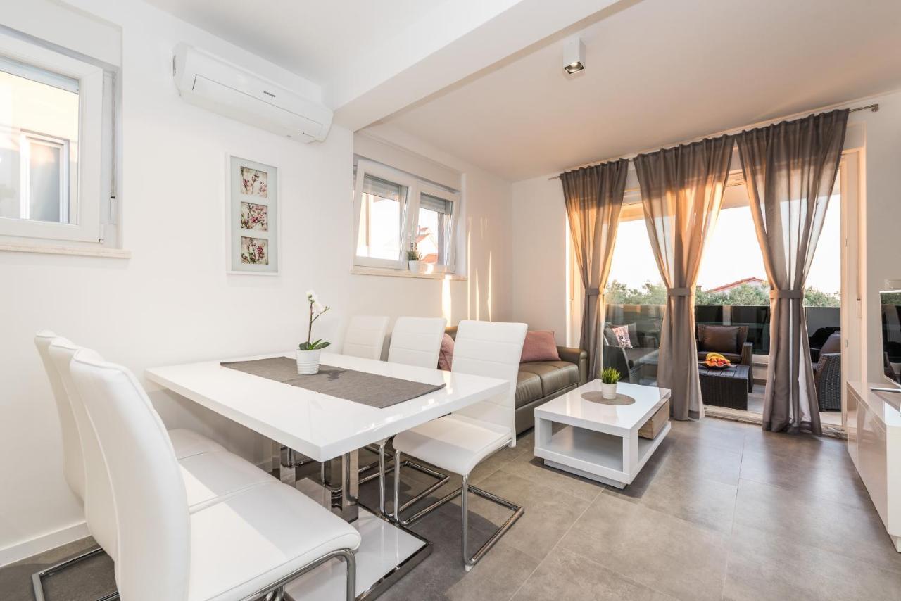 Villa Magnifica Apartments With Pool Novalja Εξωτερικό φωτογραφία